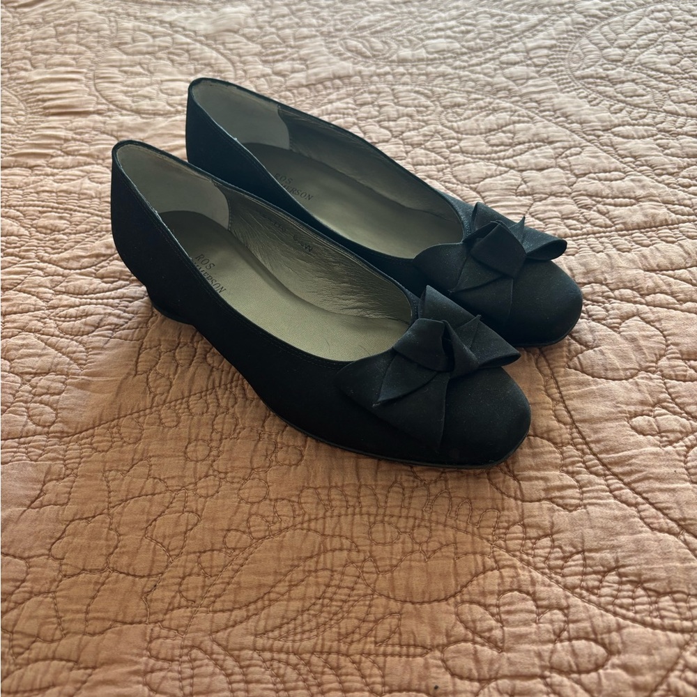 Elegant Black Women's Shoes with Bow Detail